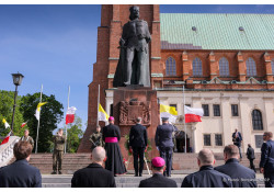 ЭЛЧИН САЙД Н.ОЮУНДАРЬ ПОЛЬШИЙН АНХНЫ ХААН ХААН ШИРЭЭНД ӨРГӨМЖЛӨГДСӨНИЙ 1000 ЖИЛИЙН ОЙН ЁСЛОЛЫН АРГА ХЭМЖЭЭНД ОРОЛЦОВ