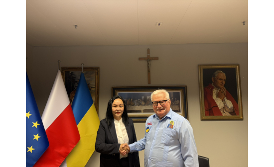AMBASSADOR N. OYUNDARI MET WITH FORMER PRESIDENT OF THE REPUBLIC OF POLAND LECH WAŁĘSA