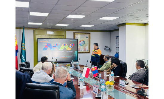 ПОЛЬШ-МОНГОЛЫН ПАРЛАМЕНТЫН БҮЛЭГ “ЭРДЭНЭТ ҮЙЛДВЭР” ТӨҮГ-ЫН УДИРДЛАГАТАЙ УУЛЗАЖ, ТУС ГАЗРЫН ҮЙЛ АЖИЛЛАГААТАЙ ТАНИЛЦАВ