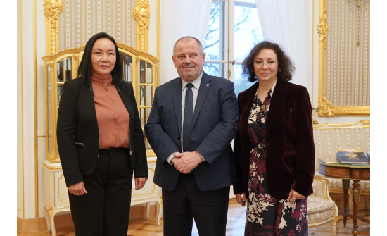 ЭЛЧИН САЙД Н.ОЮУНДАРЬ БНПУ-ЫН ВАРШАВЫН ИХ СУРГУУЛИЙН РЕКТОРТОЙ УУЛЗАВ