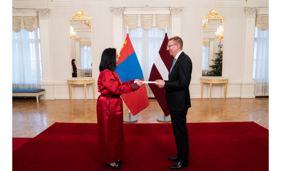 ЭЛЧИН САЙД Н.ОЮУНДАРЬ ЛАТВИ УЛСЫН ЕРӨНХИЙЛӨГЧ Э.РИНКЕВИЧСТ ИЖБ-ЭЭ ӨРГӨН БАРИВ