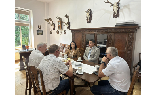 ЭЛЧИН САЙД Н.ОЮУНДАРЬ "FORTUNE" ХӨДӨӨ АЖ АХУЙН ФЕРМИЙН УДИРДАХ ЗӨВЛӨЛИЙН ДАРГАТАЙ УУЛЗАВ