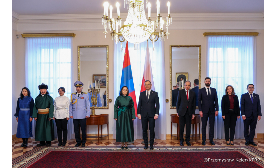 ЭЛЧИН САЙД Н.ОЮУНДАРЬ ИТГЭМЖЛЭХ ЖУУХ БИЧГЭЭ ӨРГӨН БАРИВ