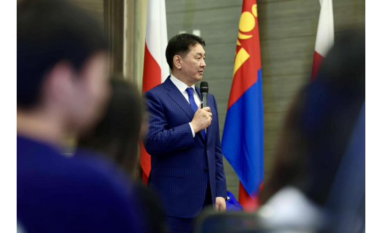 ПОЛЬШИД "ИЛГЭЭЛТ-2100" ХӨТӨЛБӨРИЙН ХҮРЭЭНД 100 ОЮУТАН СУРАЛЦАЖ БАЙНА